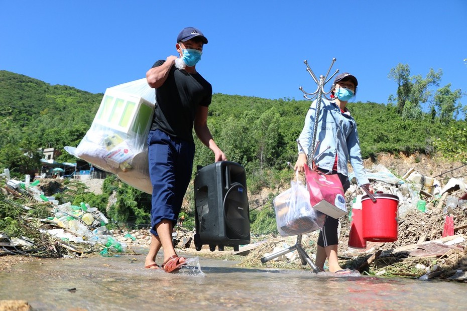 Di dời dân với quy mô lớn để tránh bão số 9