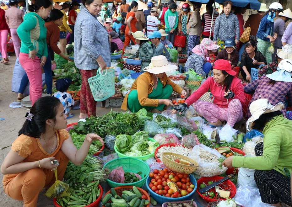 Ninh Thuận: Nhộn nhịp phiên chợ mùng 2 Tết