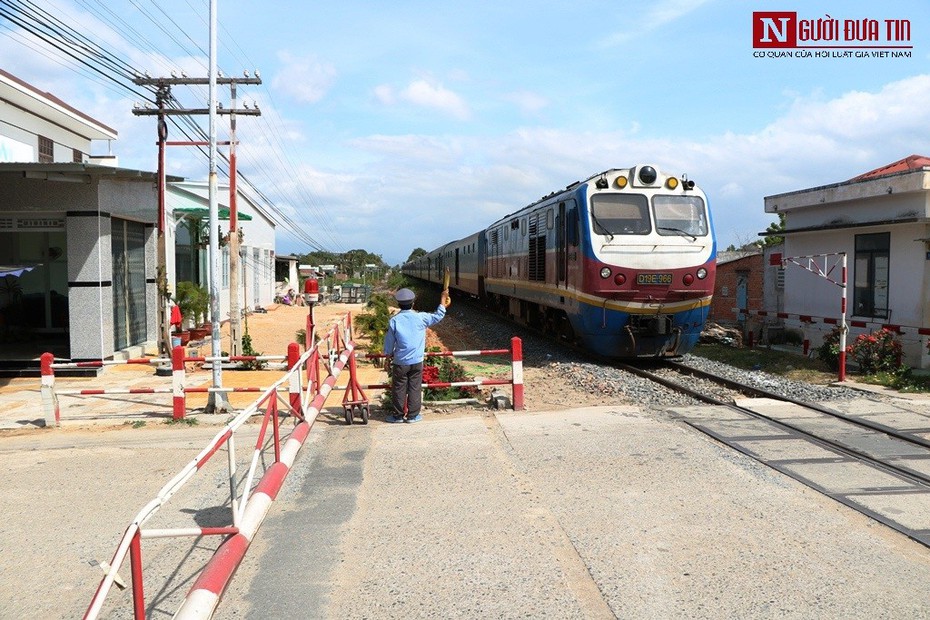 Ninh Thuận: Hàng loạt công trình xây dựng lấn chiếm hành lang an toàn đường sắt