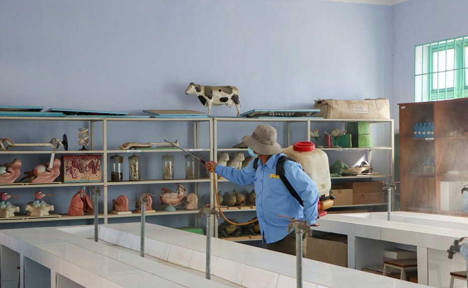 Ninh Thuận yêu cầu các cơ quan, ban ngành địa phương khử khuẩn môi trường phòng, chống dịch Corona