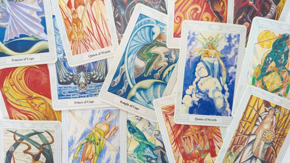 Giới trẻ mê mệt với những lời tiên tri đến từ "Tarot"