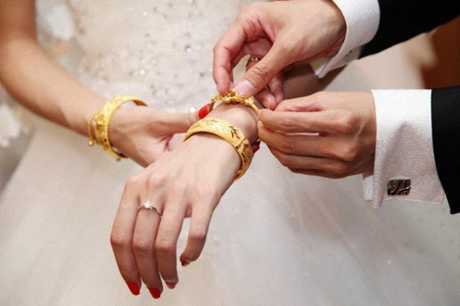 Kiện đòi nàng dâu vàng cưới, điện thoại và xe SH