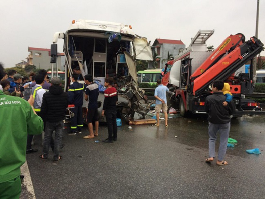 Tranh cãi pháp lý quanh vụ xe khách "đấu đầu" xe cứu hỏa