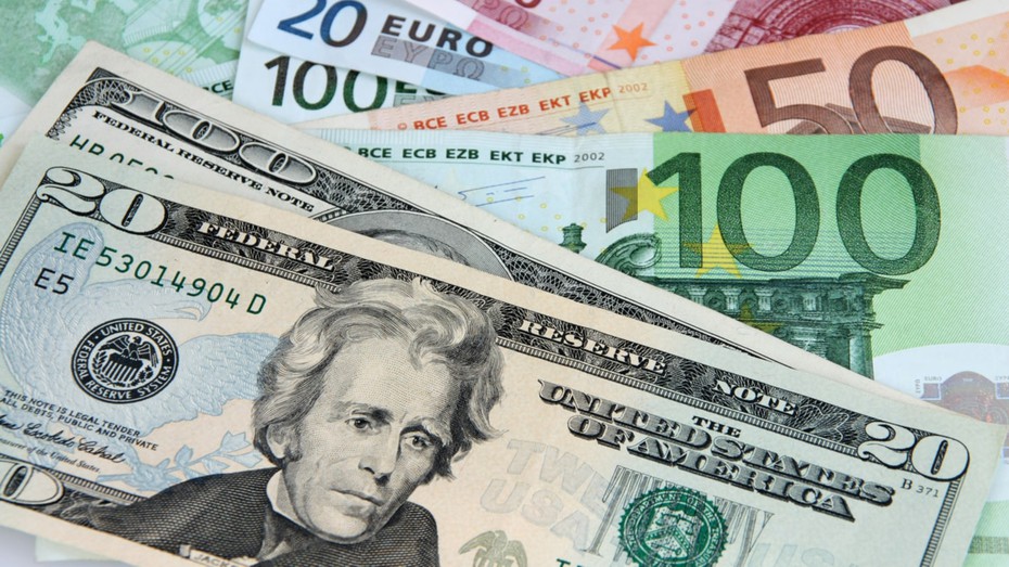 Tỷ giá Euro so với USD giảm xuống mức thấp nhất trong 2 thập kỷ