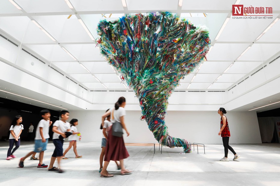 Hàng loạt tác phẩm nghệ thuật khổng lồ được biến hóa từ rác thải nhựa