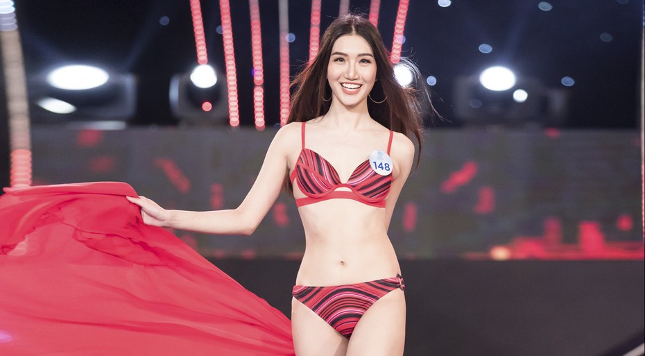 "Bỏng mắt" với màn trình diễn bikini của top 34 Miss Word Việt Nam 2019