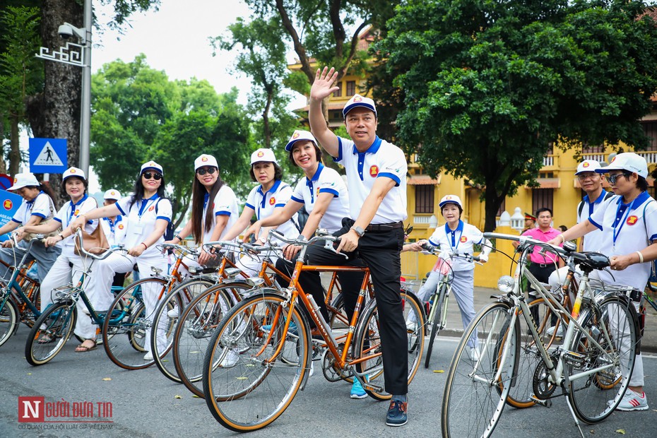 Thứ trưởng Bộ Ngoại giao cùng đại sứ, khách mời các nước đạp xe nhân ngày Gia đình ASEAN 2019