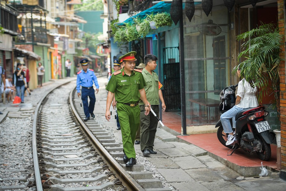 Hà Nội chính thức ra quân “khai tử” cà phê đường tàu