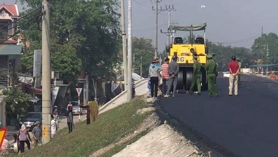 Hà Nội: Hi hữu xe lu cán người đi bộ tử vong tại Đan Phượng