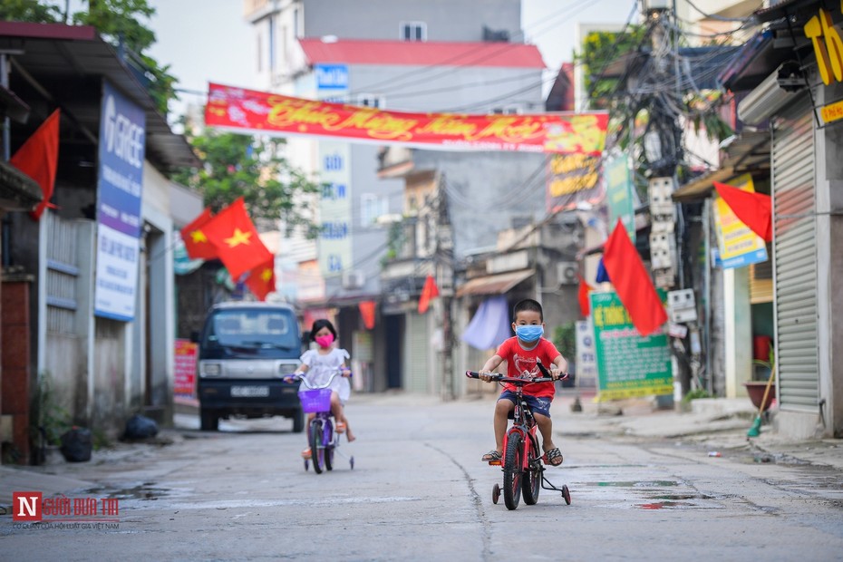 Hạ Lôi ngày cách ly cuối cùng: "Em mong chờ được đi học"