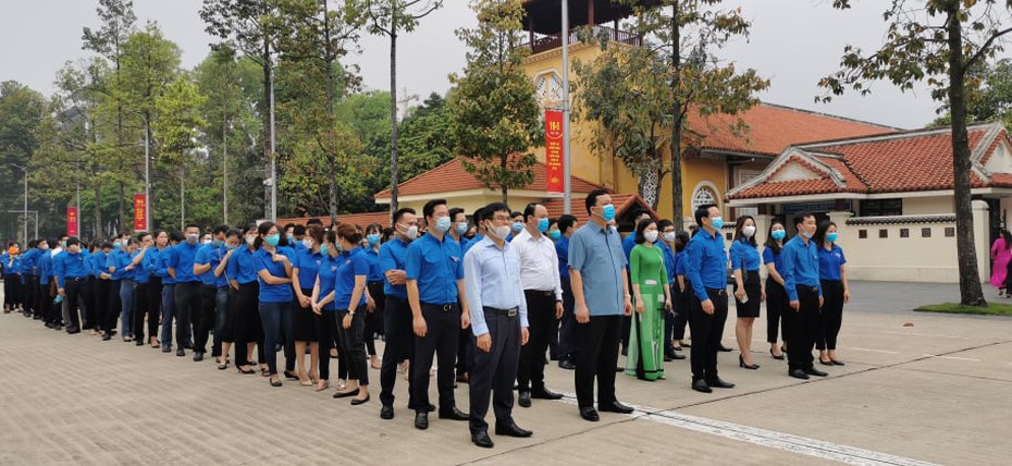 Đoàn thanh niên hội Luật gia Việt Nam viếng Lăng Chủ tịch Hồ Chí Minh