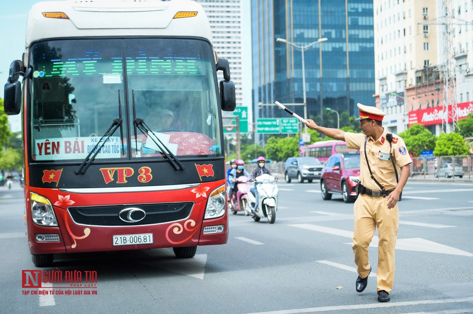 Hà Nội: Hé lộ "vũ khí" đặc biệt giúp CSGT xử lý xe khách "rùa bò"