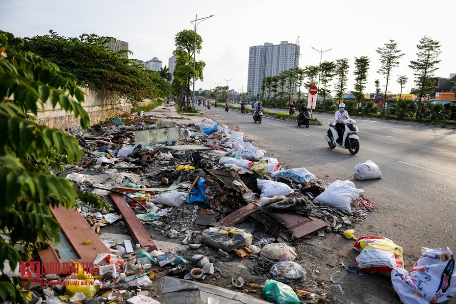 Hà Nội: Rác thải bủa vây con đường nghìn tỷ