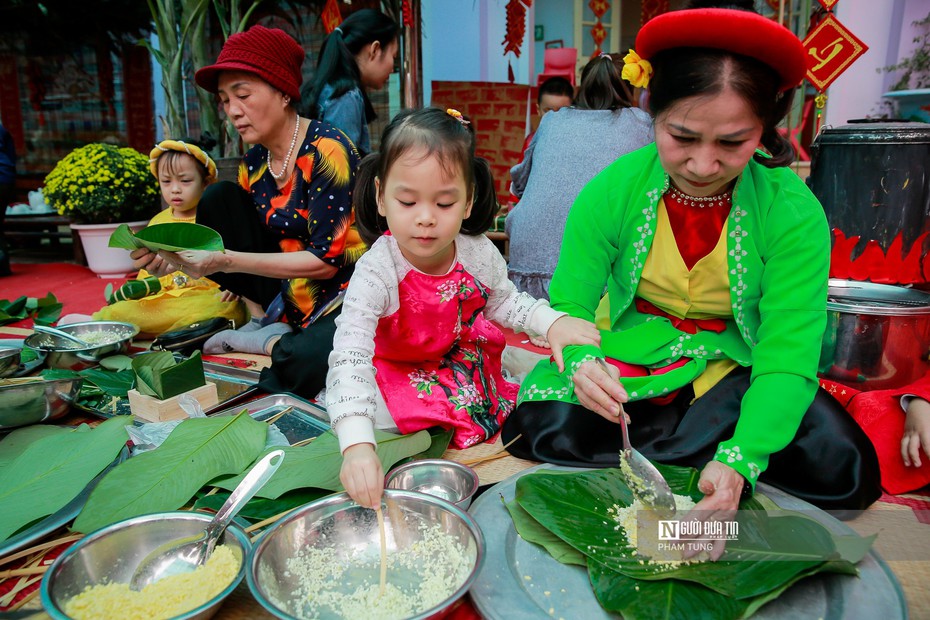 500 em nhỏ so tài gói bánh chưng chào xuân Tân Sửu