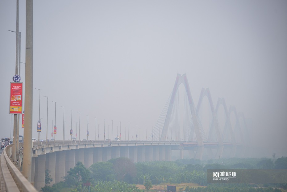 Hà Nội mịt mù ngày cuối tuần
