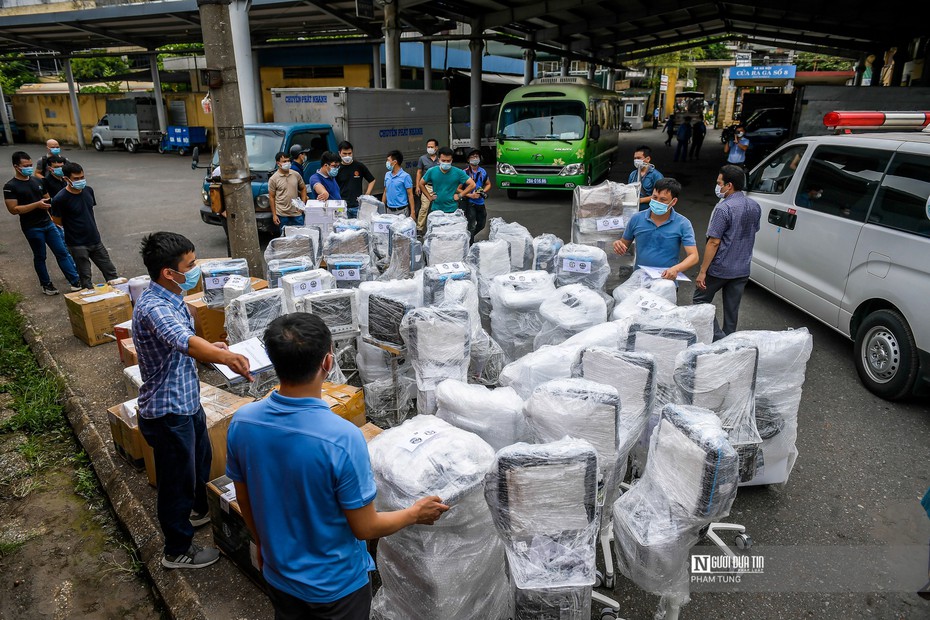 Chuyển hàng trăm thiết bị y tế chi viện TP. Hồ Chí Minh chống dịch