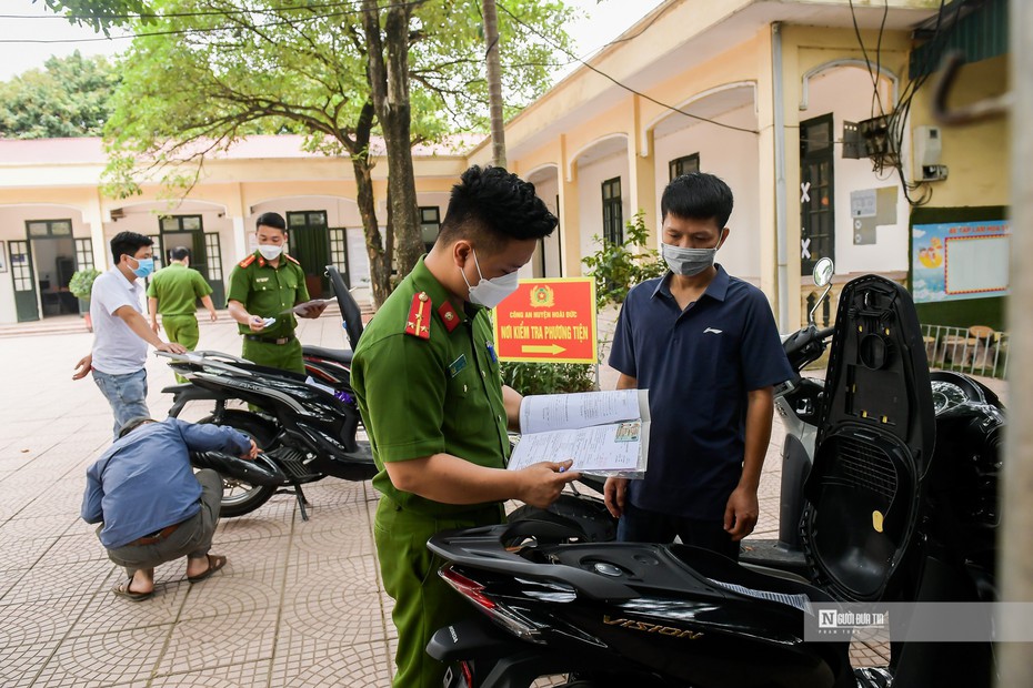 10 phút để đăng ký, bấm biển xe máy ở công an xã