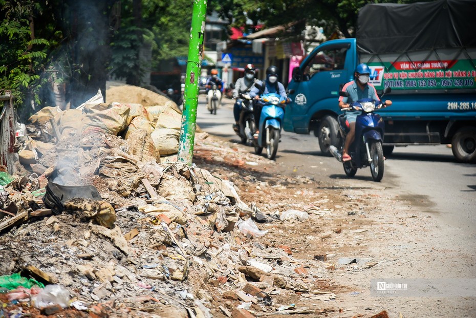 Rác thải bua vây cuộc sống người dân giữa lòng Thủ đô