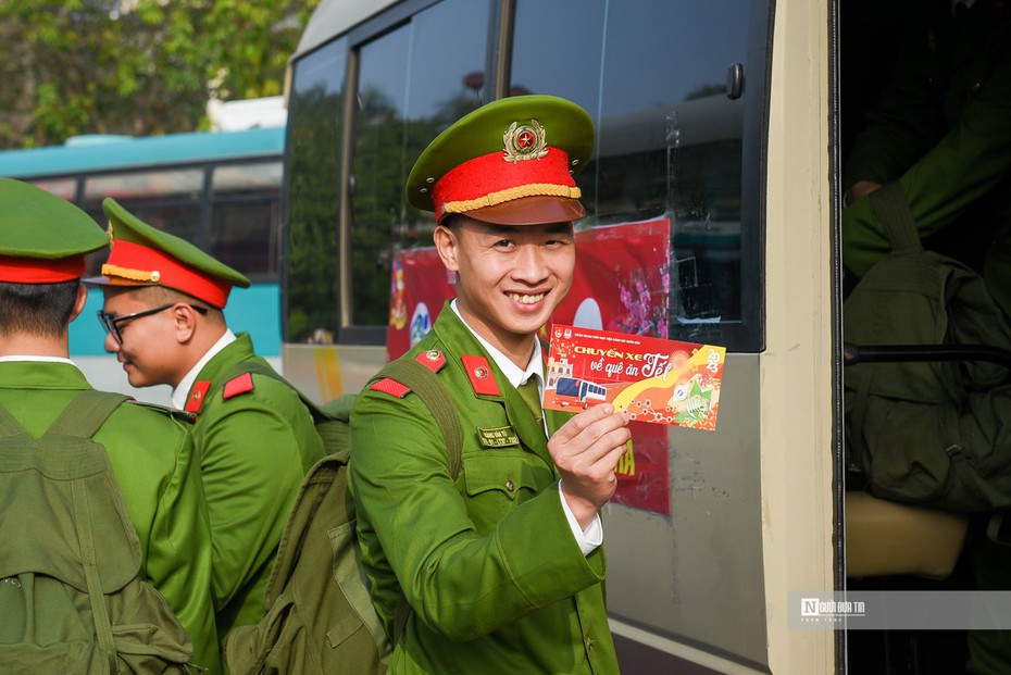 Chuyến xe mùa Xuân đưa hàng trăm học viên CSND về quê đón Tết