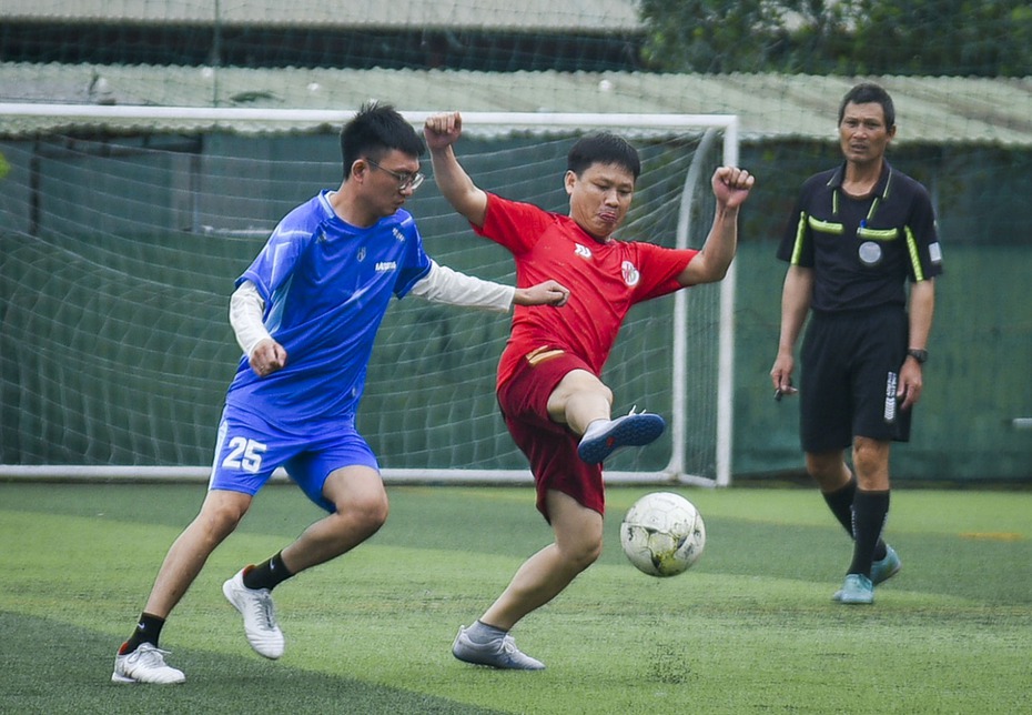 Kịch tính tranh tài giải bóng đá Hội Nhà báo Hải Dương mở rộng