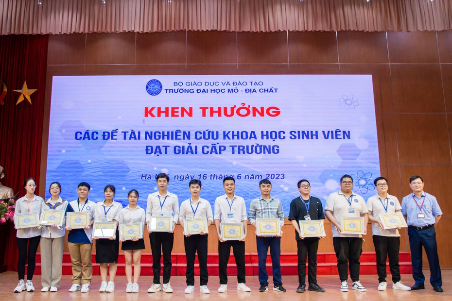 Đẩy mạnh nghiên cứu khoa học của sinh viên