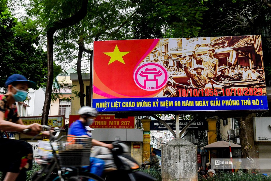 Hà Nội rực rỡ cờ hoa mừng ngày Giải phóng Thủ đô