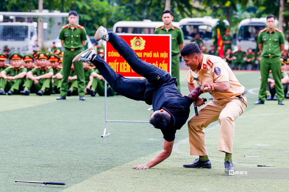 Gần 500 chiến sĩ thi tài võ thuật, quân sự, điều lệnh Công an Nhân dân