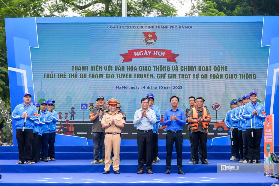 Hà Nội: 150 thanh niên tham gia hỗ trợ lực lượng CSGT và TTGT