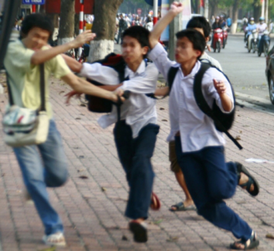 Chỉ vì bạn gái bị trêu đùa, nam sinh 2K dùng dao đâm chết bạn học cùng
