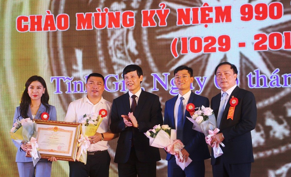 Vì sao “bầu” Đệ được tặng huy chương chiến sĩ vẻ vang ngành công an?