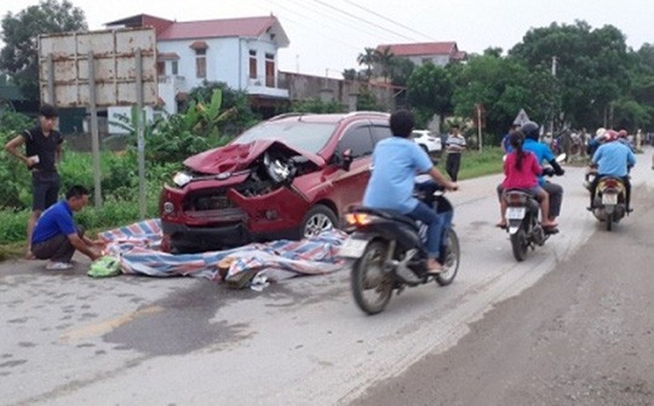 Vụ xế hộp va chạm xe máy 3 người thương vong: Cán bộ công an chở "sếp" trên xe