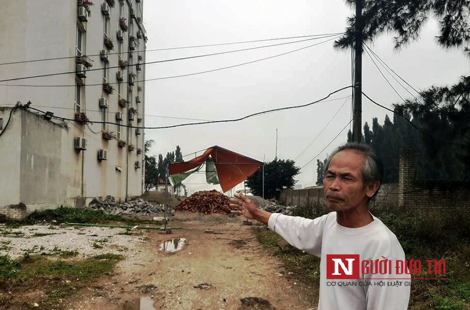 Người dân dựng rạp để phản đối, đòi doanh nghiệp trả lại đường ra biển