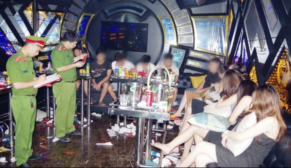 Bắt quả tang nhóm nam nữ thanh niên chơi ma túy, hát karaoke giữa đại dịch Covid - 19