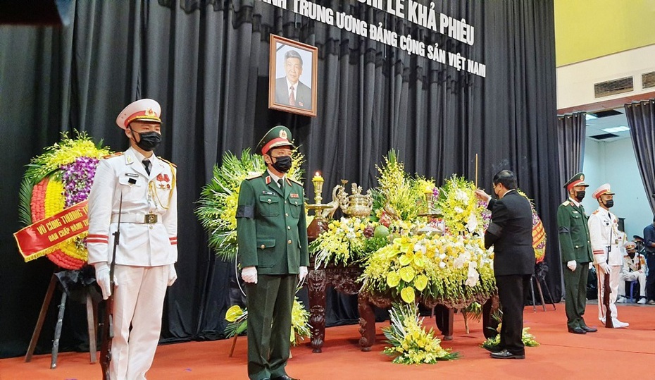 Trang trọng lễ viếng nguyên Tổng Bí thư Lê Khả Phiêu tại quê hương Thanh Hóa