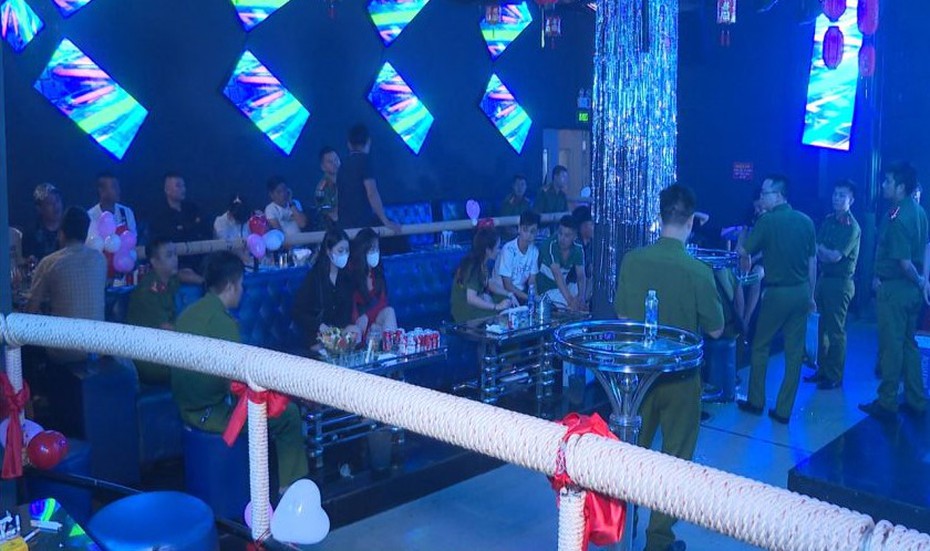 Thanh Hóa: Đột kích Bar JP CLUB, phát hiện 25 đối tượng phê ma túy lắc lư theo tiếng nhạc