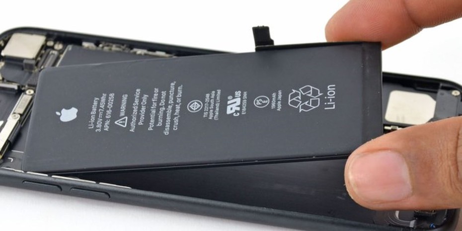 Apple thông báo đã chuẩn bị đủ số lượng pin iPhone thay cho khách hàng