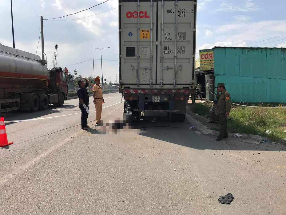 Tông thẳng đuôi xe container, nam thanh niên tử vong thương tâm