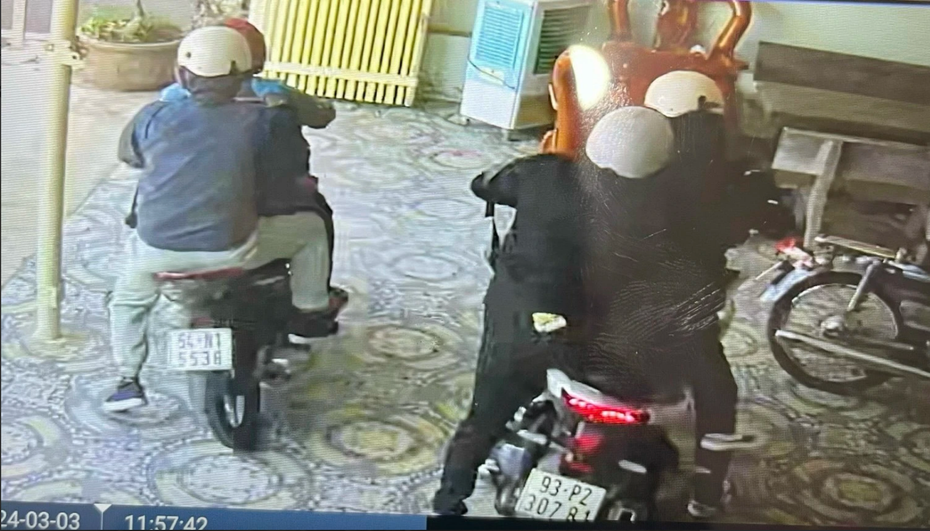 Bình Dương: Truy bắt nhóm người cướp tiệm vàng