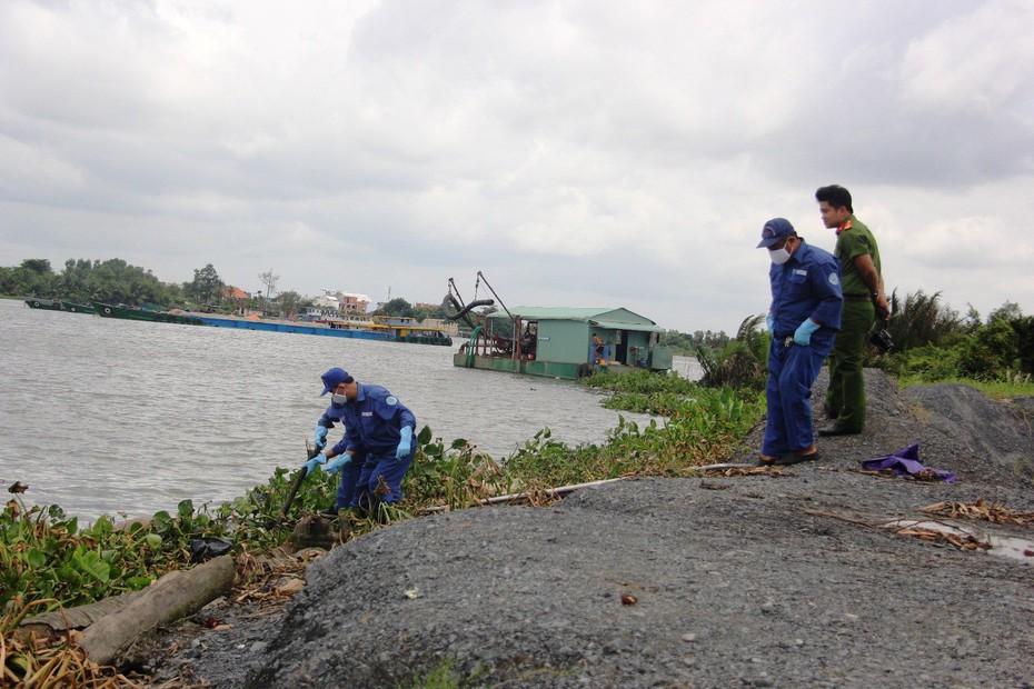 Làm rõ danh tính nam thanh niên chết loã thể trên sông Sài Gòn