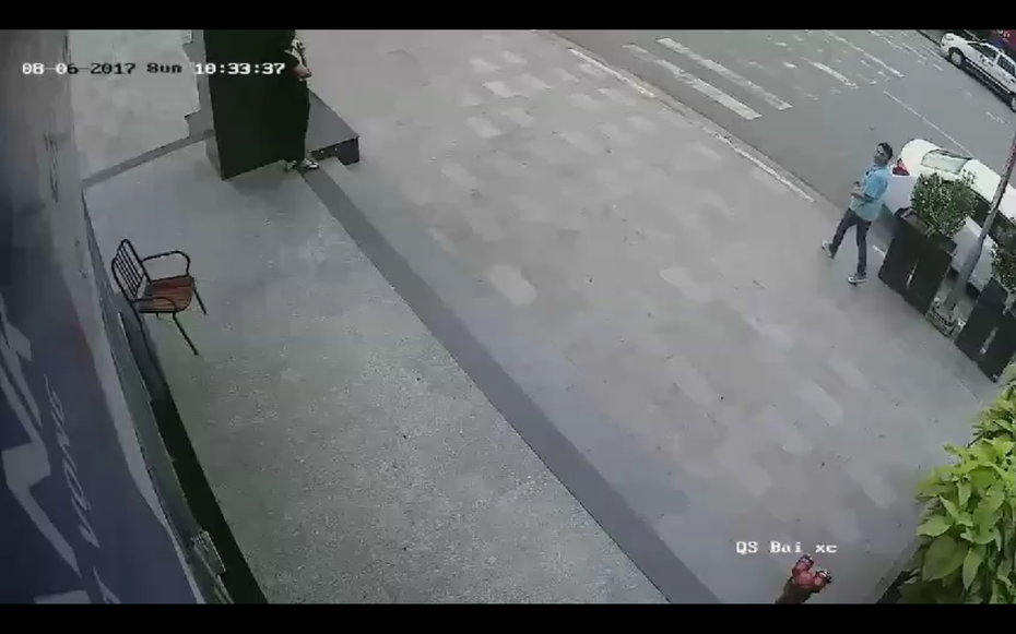 Cô gái vào cây ATM rút tiền, xe ô tô 'không cánh mà bay'