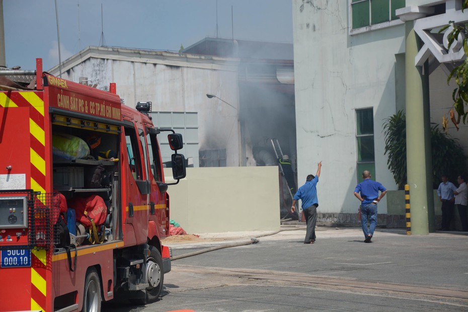 TP.HCM: Cháy lớn tại một công ty may mặc