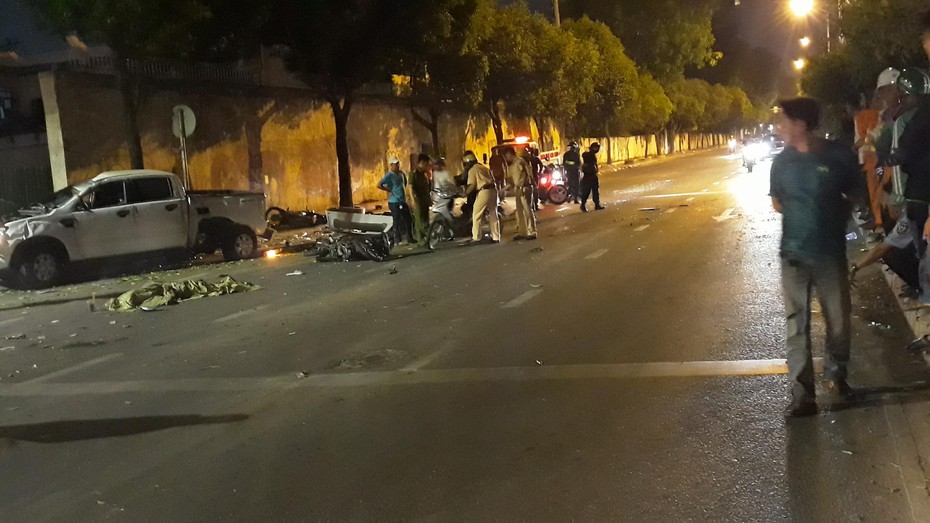 "Xe điên" gây tai nạn trong đêm, 5 người thương vong
