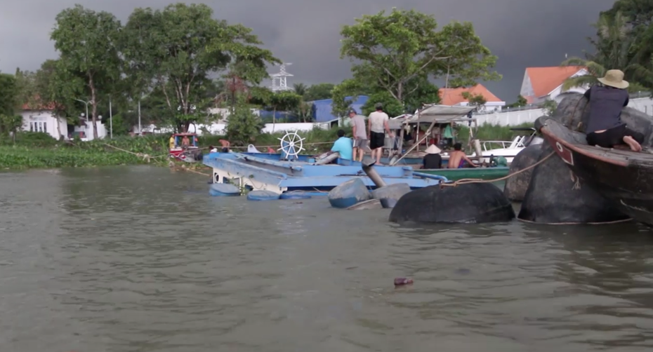 Tìm thấy thi thể nạn nhân cuối cùng trong vụ lật sà lan, 3 người tử vong