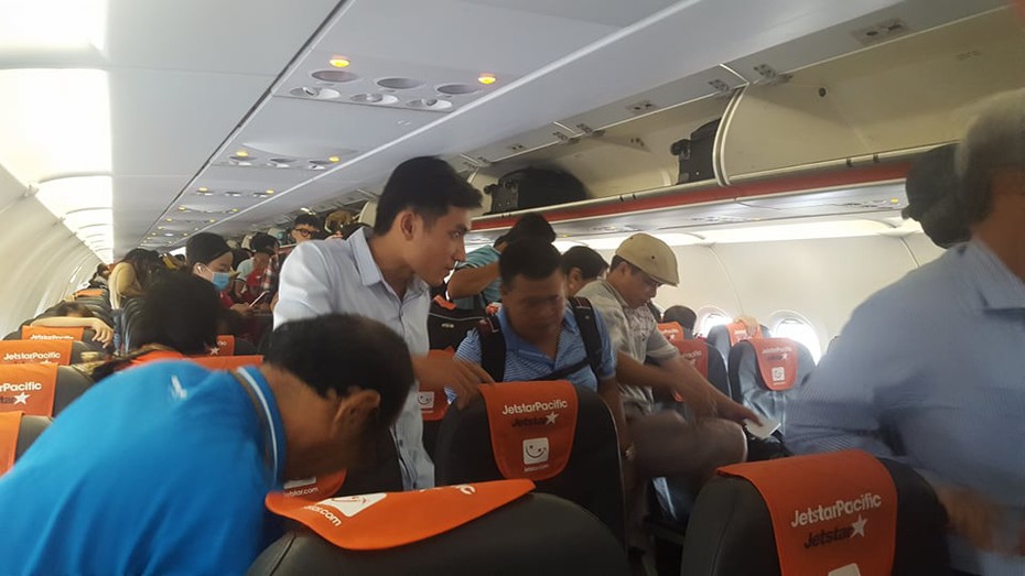 Chuyến bay Jetstar hoãn... 1 ngày: Hành khách bức xúc, được đền 200.000 đồng