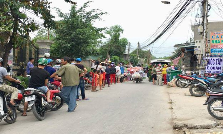 Phát hiện người đàn ông chết bất thường trong phòng trọ, tay còn cầm điện thoại