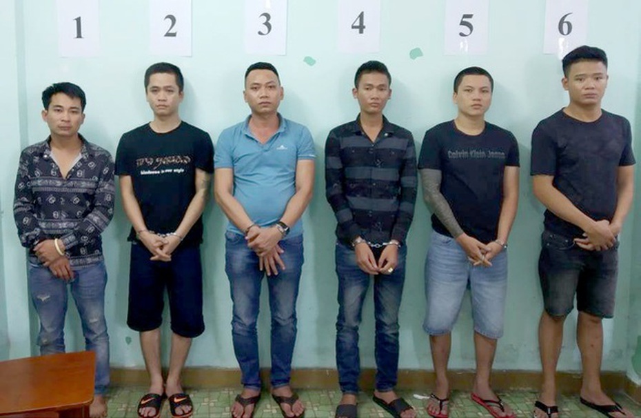 Bắt băng nhóm chuyên cho vay nặng lãi, chém người bị thương