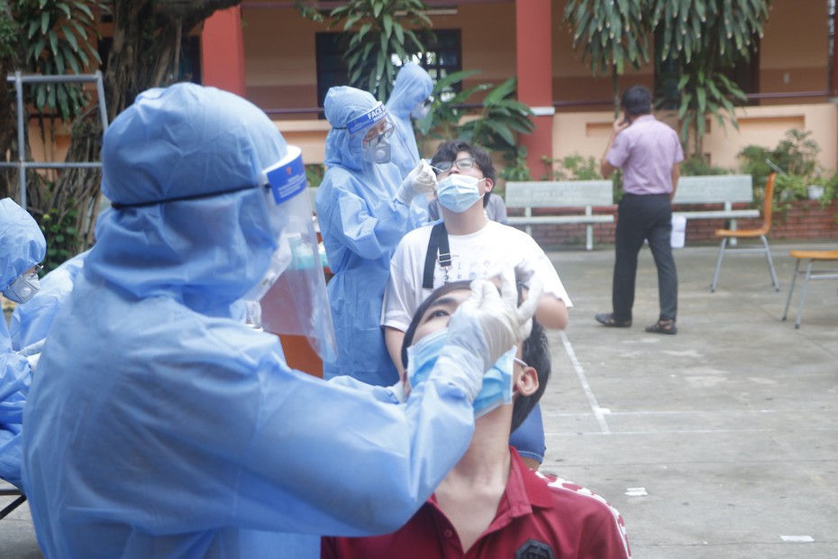 Bình Phước: Đưa 300 nhân viên y tế đến hỗ trợ Bình Dương