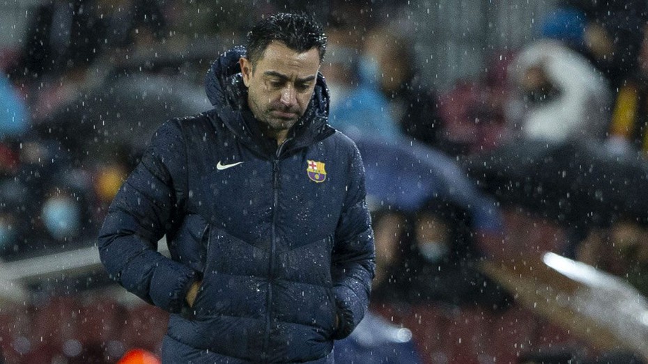 Barca & 2 cơn đau đầu mà Xavi chưa thể tìm ra thuốc giải