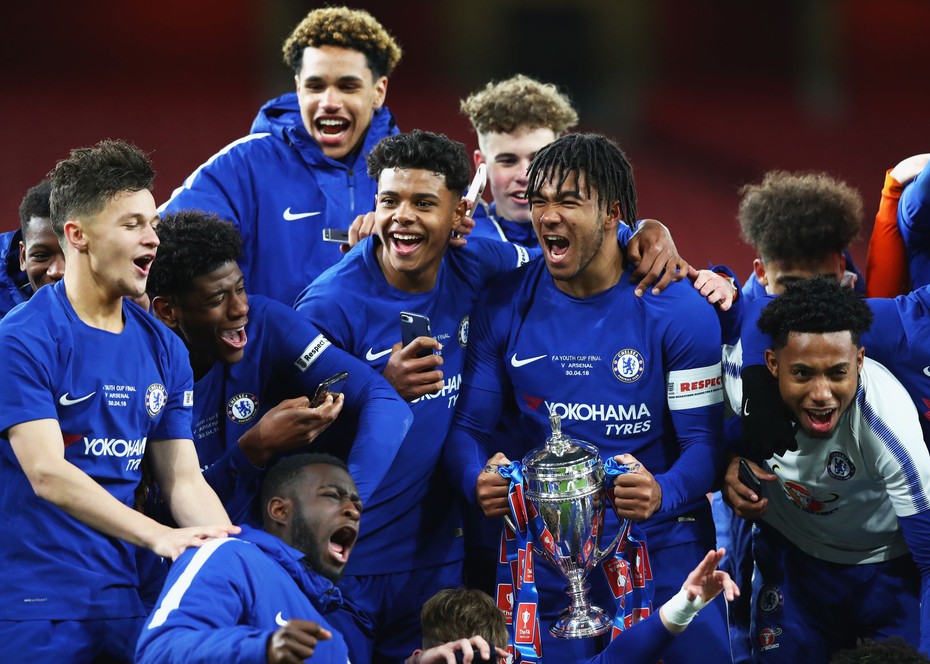 Chelsea hướng tới kỳ công vĩ đại của MU bằng 5 tài năng giá 160 triệu