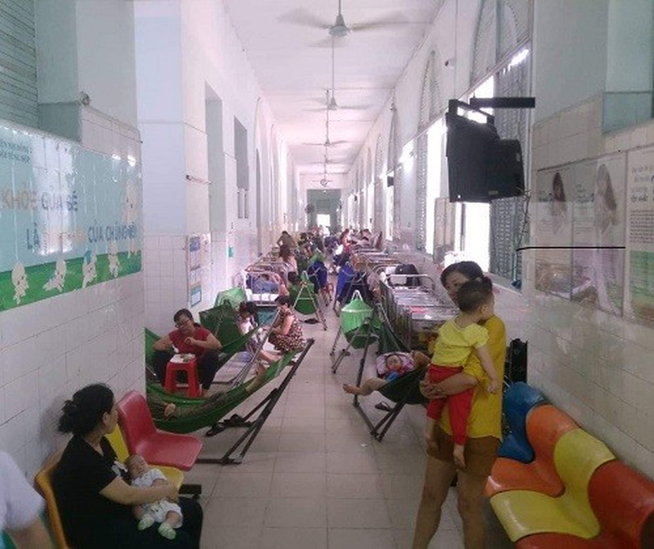Dịch tay chân miệng tiếp tục hoành hành ở TP.HCM, nguy cơ bùng phát tại Hà Nội